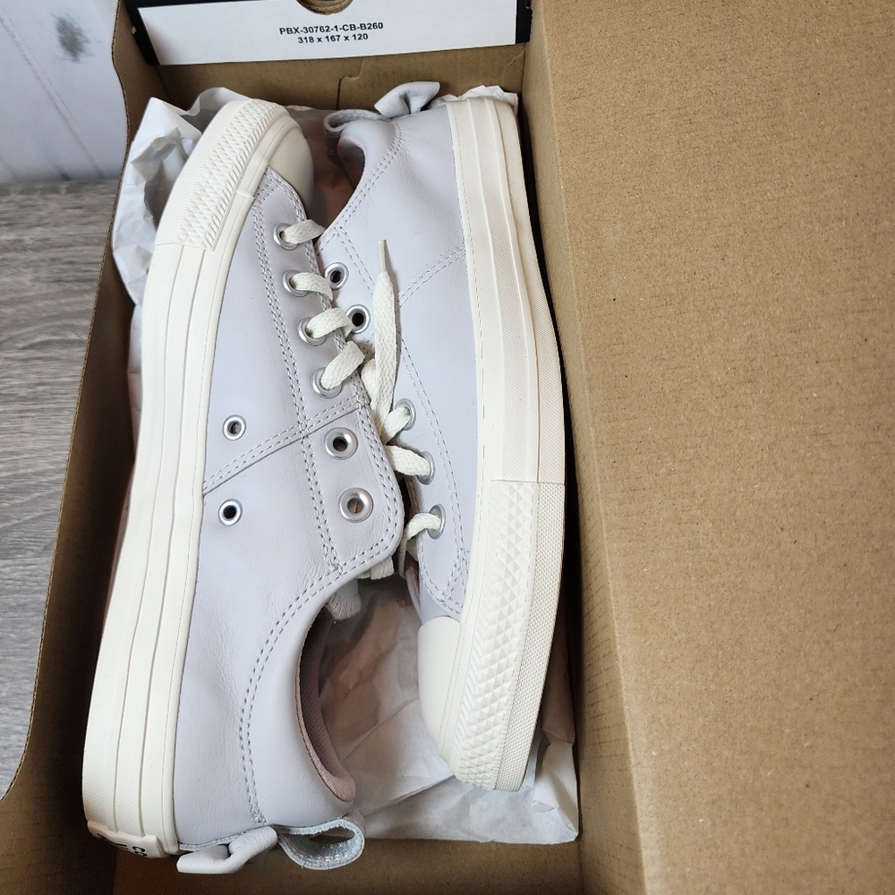 Converse Chuck Taylor All-Star Madison Low-Top Leather Sneakers. - Picture 5 of 12